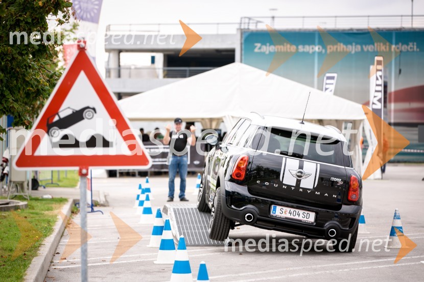 MINI Urban Thrill MINI Urban Thrill in novi petvratni MINI, slovenska predstavitev