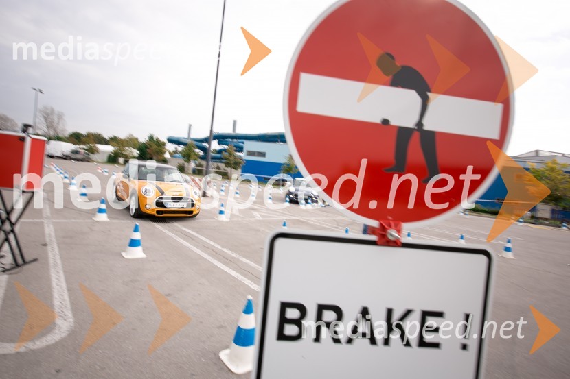 MINI Urban Thrill MINI Urban Thrill in novi petvratni MINI, slovenska predstavitev