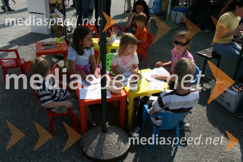 Mladi umetniki6. srečanje trojčkov na Snežnem stadionu pod Pohorjem