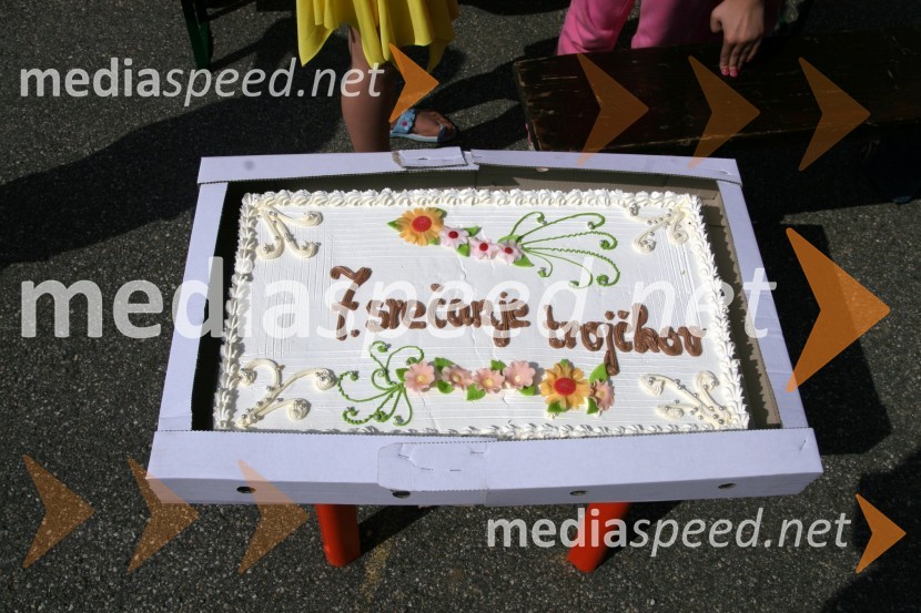 Torta6. srečanje trojčkov na Snežnem stadionu pod Pohorjem