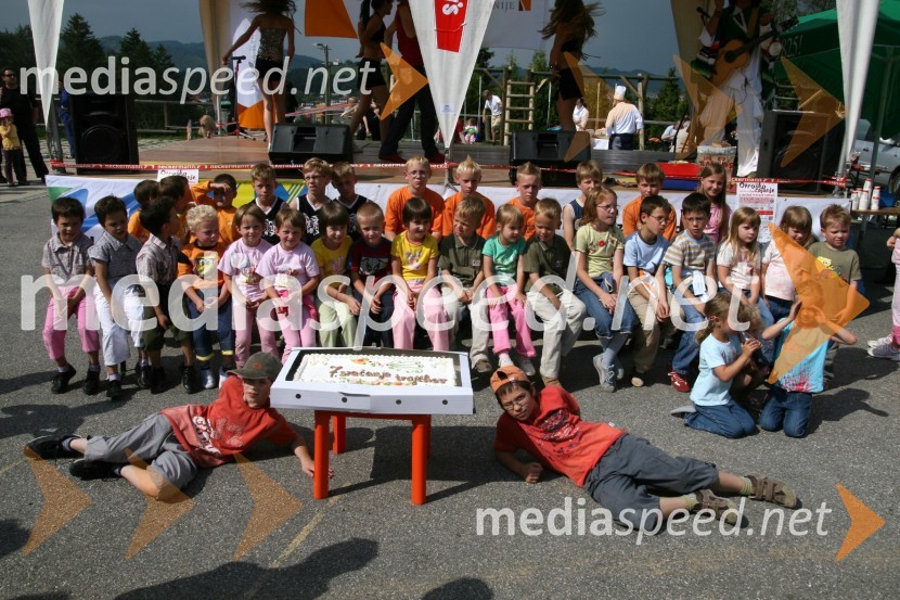 Trojčki6. srečanje trojčkov na Snežnem stadionu pod Pohorjem