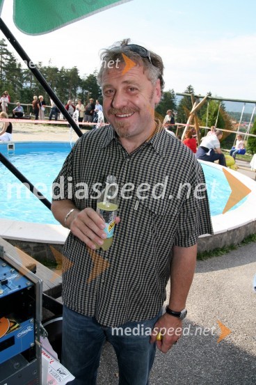 Milan Pečovnik Pidži, pevec6. srečanje trojčkov na Snežnem stadionu pod Pohorjem