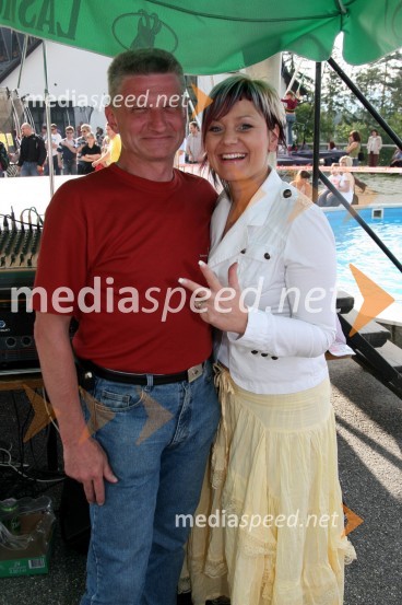 Slobodan Mageš-Magi, organizator srečanja in Helena Kodrič Mori, pevka in žena Smiljana Morija, motivatorja6. srečanje trojčkov na Snežnem stadionu pod Pohorjem