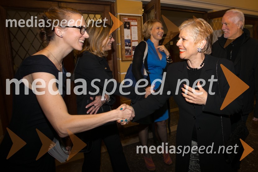 mag. Barbara Petrovič, vodja marketinga in odnosov za javnostmi SLG Celje;  Radmila GorjancPolicaji, premiera komedije v SLG Celje