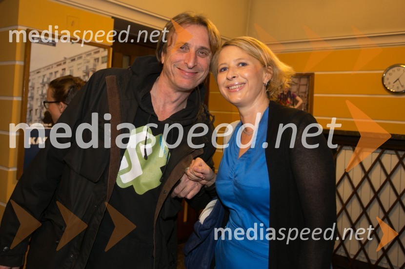  Matjaž Zupančič, režiser;  Tatjana Doma, dramaturginja SLG CeljePolicaji, premiera komedije v SLG Celje