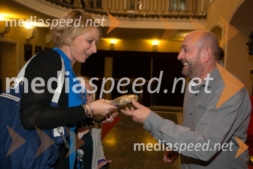  Tatjana Doma, dramaturginja SLG Celje;  Peter Eldan, avtor glasbePolicaji, premiera komedije v SLG Celje