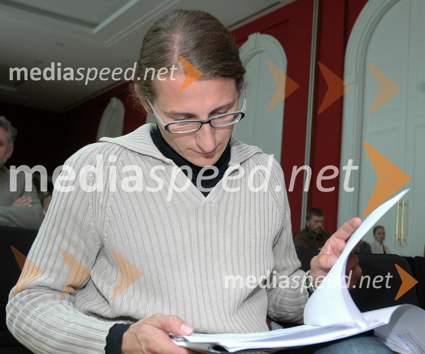 Jure Brankovič, novinar POP TVPredstavitev knjige Matjaža Frangeža Kaj nam pa morete!