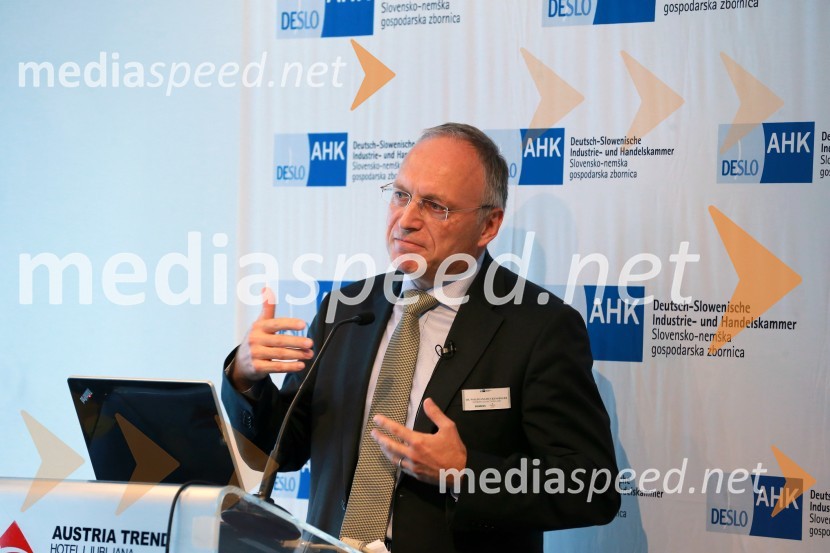 dr. Wolfgang Heckenberger, vodja oddelka za varstvo konkurence, Siemens AGOmejevanje konkurence, Nemški Forum
