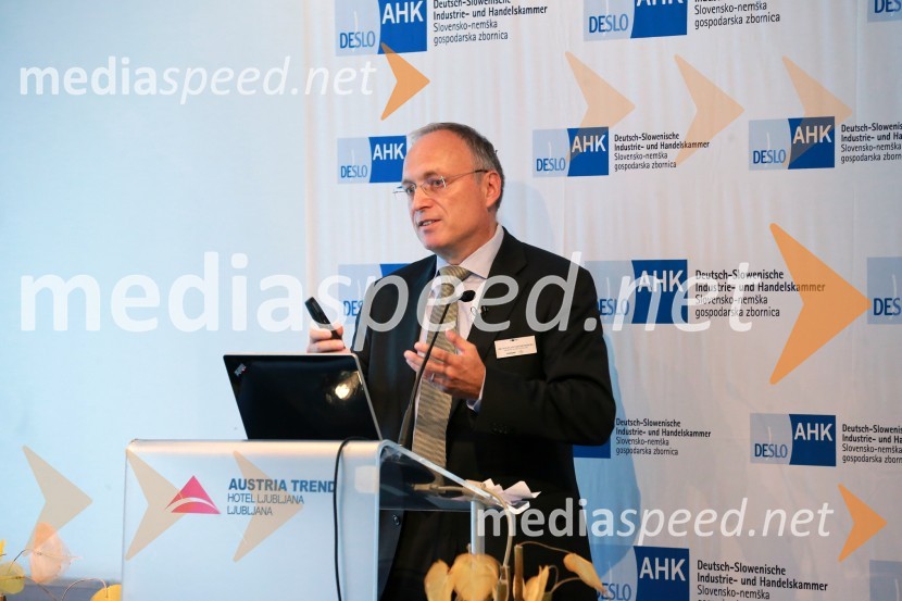 dr. Wolfgang Heckenberger, vodja oddelka za varstvo konkurence, Siemens AGOmejevanje konkurence, Nemški Forum