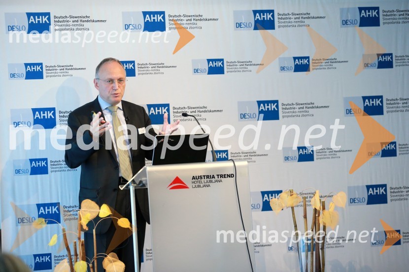 dr. Wolfgang Heckenberger, vodja oddelka za varstvo konkurence, Siemens AGOmejevanje konkurence, Nemški Forum