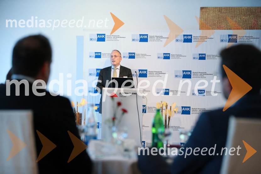 dr. Wolfgang Heckenberger, vodja oddelka za varstvo konkurence, Siemens AGOmejevanje konkurence, Nemški Forum