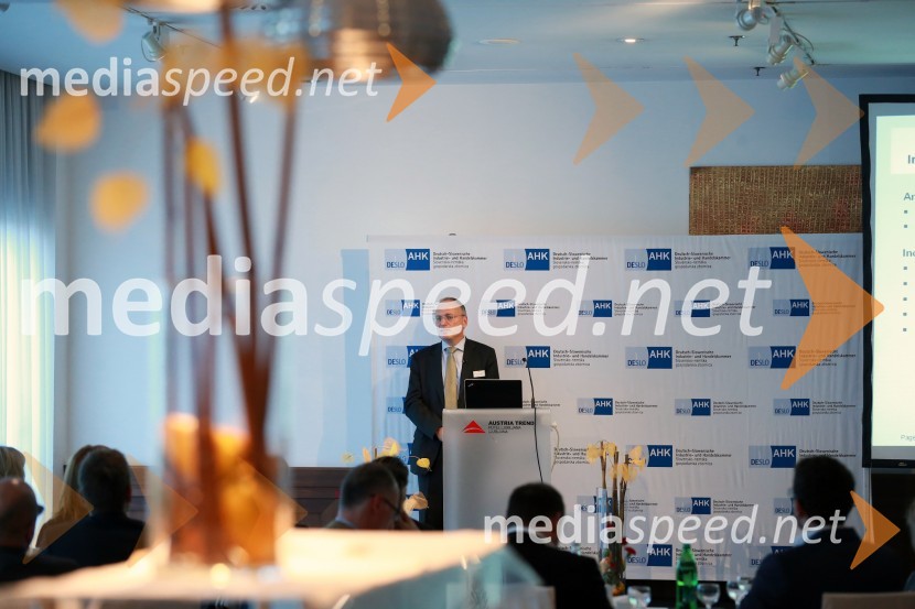 dr. Wolfgang Heckenberger, vodja oddelka za varstvo konkurence, Siemens AGOmejevanje konkurence, Nemški Forum