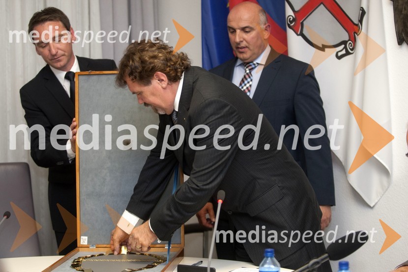  ... ; dr. Štefan Čelan, nekdanji župan, MO Ptuj;  Miran Senčar, župan MO Ptuj1. redna (konstitutivna) seja Mestnega sveta Mestne občine Ptuj