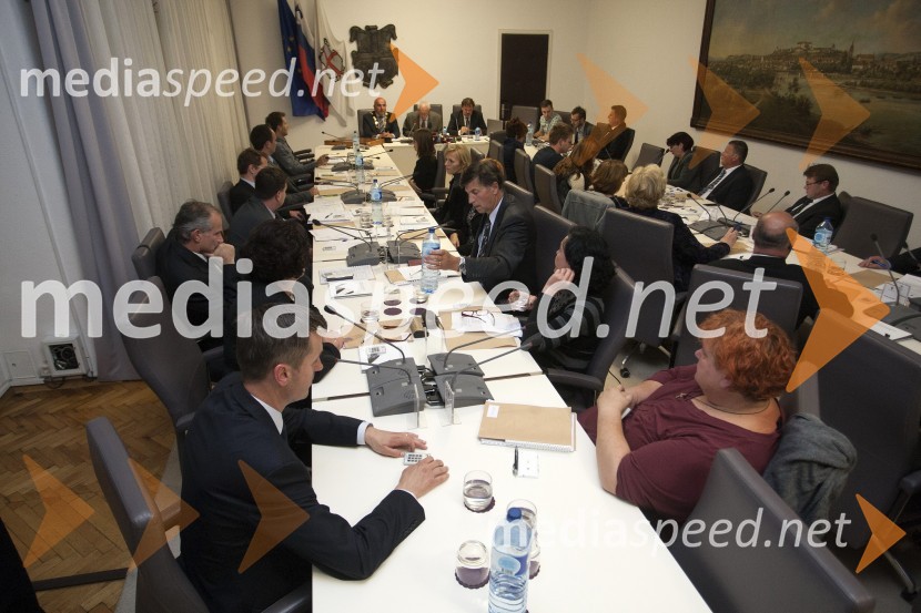 1. redna (konstitutivna) seja Mestnega sveta Mestne občine Ptuj1. redna (konstitutivna) seja Mestnega sveta Mestne občine Ptuj