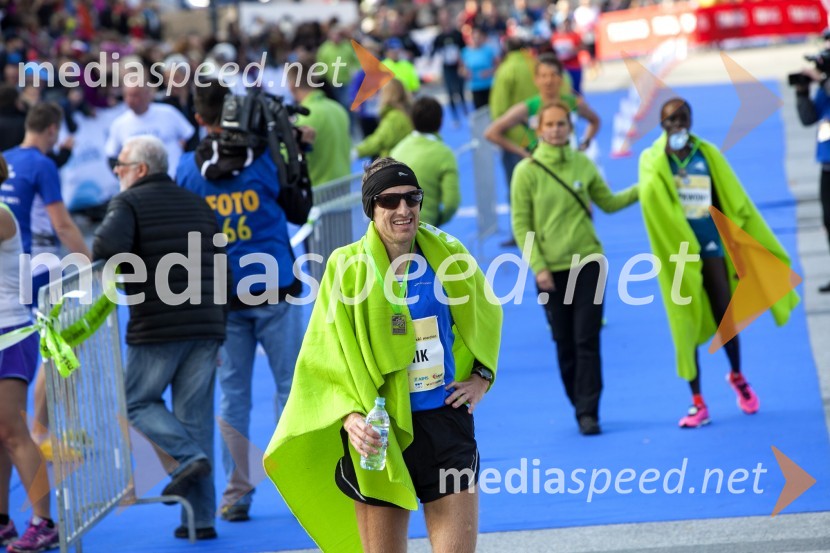  Robert Kotnik, maratonec (12. mesto, 42 km, moški)Volkswagen 19. Ljubljanski maraton 2014