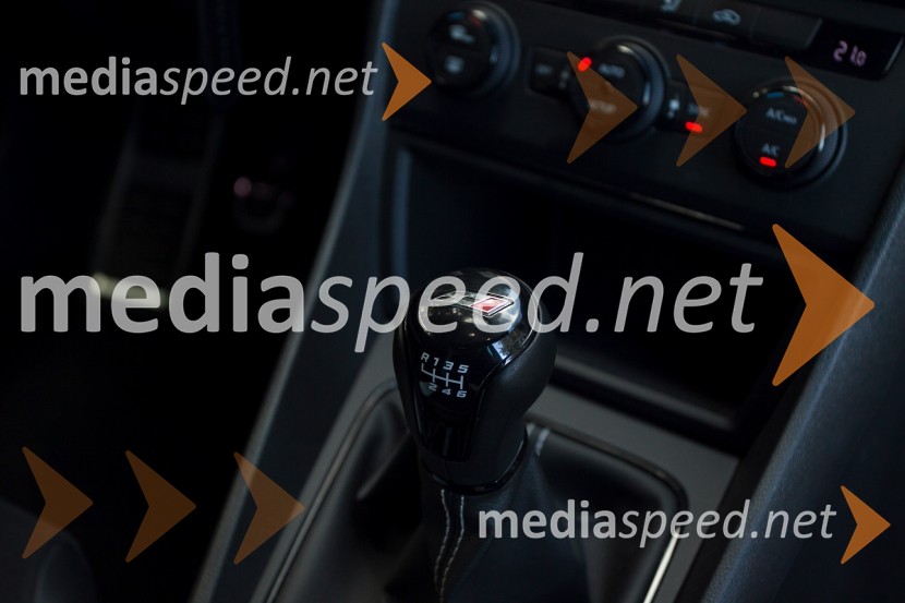 Seat
Leon Cupra 2.0 TSI 280, ročica ročnega menjalnika z logotipom&nbsp;Seat Leon Cupra 2.0 TSI 280, mediaspeed test