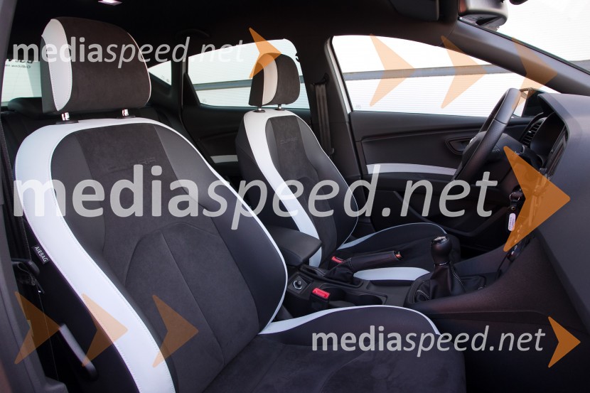 Seat
Leon Cupra 2.0 TSI 280, sedeži so udobni, športni in bočno oprijemljivi &nbsp;Seat Leon Cupra 2.0 TSI 280, mediaspeed test