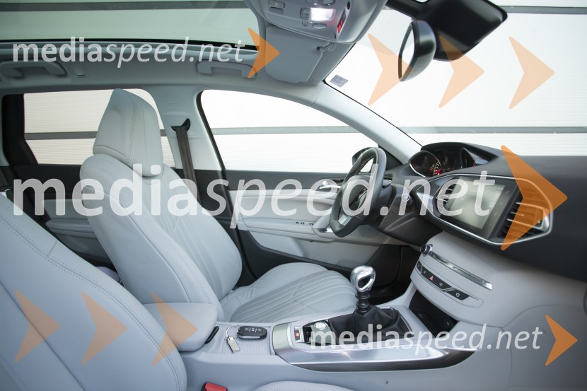 Peugeot 308 SW 1.6 e-HDi 115 Allure, notranjostPeugeot 308 SW 1.6 e-HDi 115 Allure, mediaspeed test