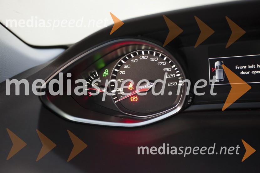 Peugeot 308 SW 1.6 e-HDi 115 Allure, merilniki so v tubah nepravilnih oblikPeugeot 308 SW 1.6 e-HDi 115 Allure, mediaspeed test