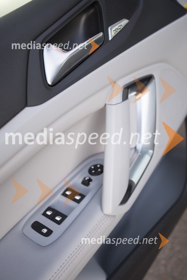 Peugeot 308 SW 1.6 e-HDi 115 Allure, detajli so del ekskluzivnostiPeugeot 308 SW 1.6 e-HDi 115 Allure, mediaspeed test