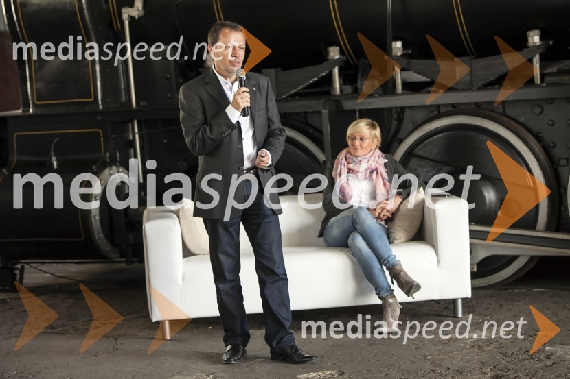  Borut Gazvoda, direktor, Opel Slovenija;  Špela Prislan, vodja marketinga, Opel SlovenijaNovi Opel Vivaro, slovenska predstavitev