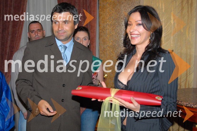 Igor Podgrajšek, predsednik uprave Casino Maribor in Ceca, srbska pevkaCeca - tiskovna konferenca v Casinu Maribor pred mariborskim koncertom