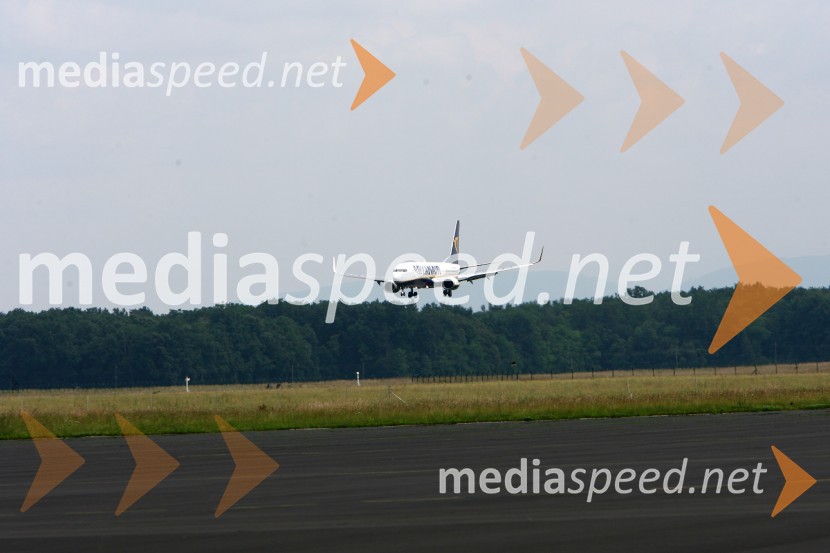 Prihod Ryanair-a na mariborsko letališčePrihod Ryanair-a na mariborsko letališče