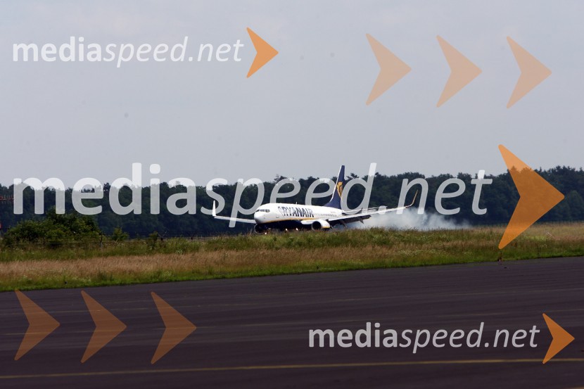 Prihod Ryanair-a na mariborsko letališčePrihod Ryanair-a na mariborsko letališče