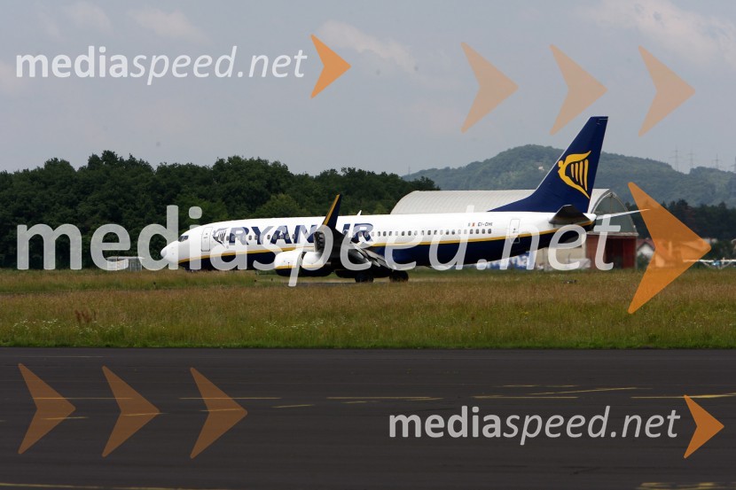 Prihod Ryanair-a na mariborsko letališčePrihod Ryanair-a na mariborsko letališče