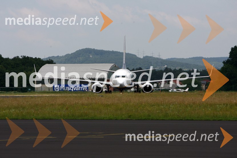 Prihod Ryanair-a na mariborsko letališčePrihod Ryanair-a na mariborsko letališče