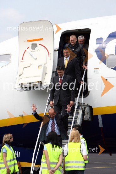 Marjan Hribar, generalni direktor Direktorata za civilno letalstvo, Franc Željko Županič, generalni direktor Direktorata za civilno letalstvo, Dimitrij Piciga, direktor Slovenske turistične organizacije in Franc Kangler, mariboski županPrihod Ryanair-a na mariborsko letališče