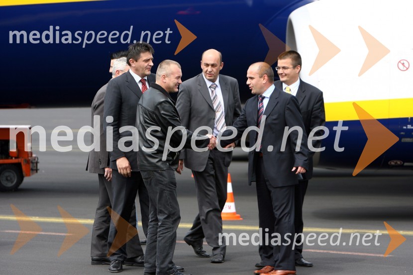 Franc Željko Županič, generalni direktor Direktorata za civilno letalstvo, Franc Kangler, mariboski župan, Matjaž Sonc, direktor družbe Aerodrom Maribor d.o.o., Marjan Hribar, generalni direktor Direktorata za civilno letalstvo in Dimitrij Piciga, direktor Slovenske turistične organizacijePrihod Ryanair-a na mariborsko letališče