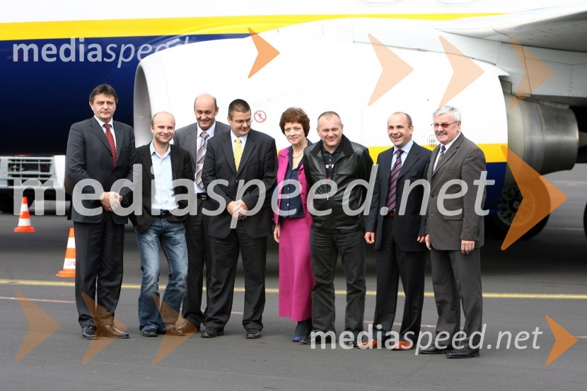Franc Željko Županič, generalni direktor Direktorata za civilno letalstvo, Tomasz Kulakowski, direktor marketinga Ryanair za Srednjo Evropo, Matjaž Sonc, direktor družbe Aerodrom Maribor d.o.o., Dimitrij Piciga, direktor Slovenske turistične organizacije, Sonja Sibila Lebe, direktorica Rast g.i.z., Franc Kangler, mariboski župan, Marjan Hribar, generalni direktor Direktorata za civilno letalstvo in Jožef Merkuš, župan občine Hoče-SlivnicaPrihod Ryanair-a na mariborsko letališče