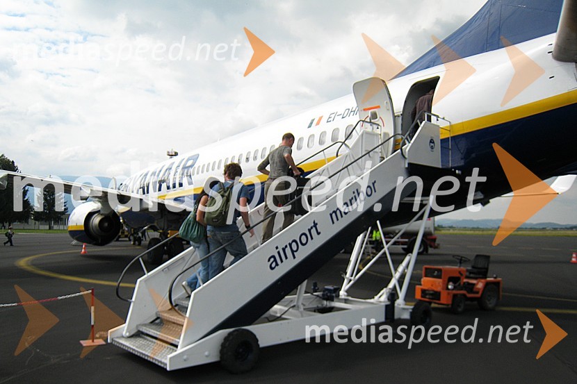 Prihod Ryanair-a na mariborsko letališčePrihod Ryanair-a na mariborsko letališče