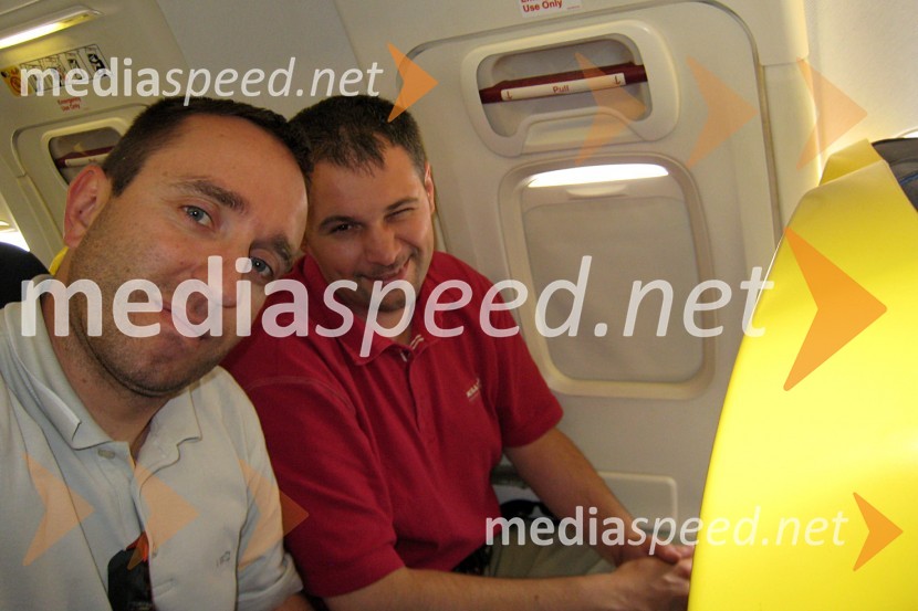 Borut Cvetko in Simon Sintič, fotografaPrihod Ryanair-a na mariborsko letališče