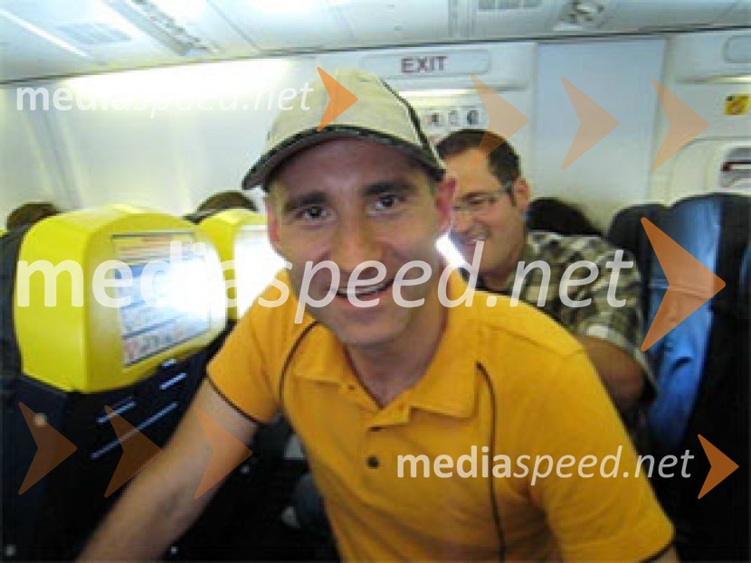 Potnik Franci Petrič o vtisih na letališču Maribor pred prvim letom prevoznika Ryanair iz Maribora v London.Prihod Ryanair-a na mariborsko letališče