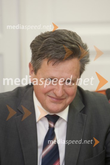  Gregor Pivec, direktor UKC Maribor, svetnik MOM, SDS - Slovenska demokratska strankaKonstitutivna seja Mestnega sveta Mestne občine Maribor