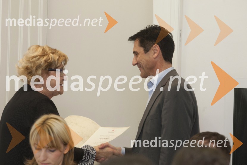  Jelka Kolmanič, svetnica MOM, Desus - Demokratična stranka upokojencev Slovenije;  Stojan  Auer, svetnik MOM, LPR - Lista za pravičnost in razvojKonstitutivna seja Mestnega sveta Mestne občine Maribor