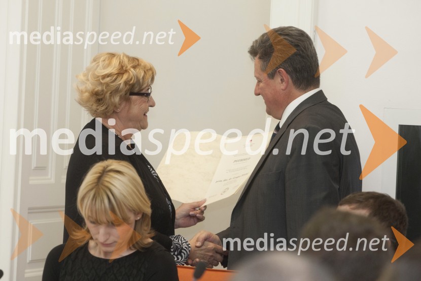  Jelka Kolmanič, svetnica MOM, Desus - Demokratična stranka upokojencev Slovenije; dr. Gregor Pivec, svetnik MOM, SDS - Slovenska demokratska strankaKonstitutivna seja Mestnega sveta Mestne občine Maribor