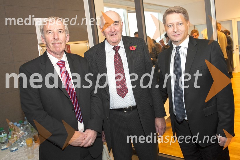  David  Cooksey, ravnatelj in direktor, Britanska mednarodna šola v Ljubljani;  Paul Hibbins, oče ustanovitelja britanske šole Jeremyja Hibbinsa;  Marius Cosmin  Boiangiu, veleposlanik Republike Romunije v SlovenijiBritanska šola v Ljubljani, otvoritev novih prostorov