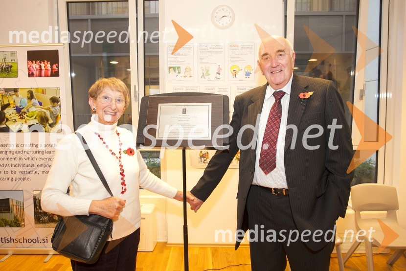  Anne Hibbins, mati ustanovitelja britanske šole Jeremyja Hibbinsa;  Paul Hibbins, oče ustanovitelja britanske šole Jeremyja HibbinsaBritanska šola v Ljubljani, otvoritev novih prostorov