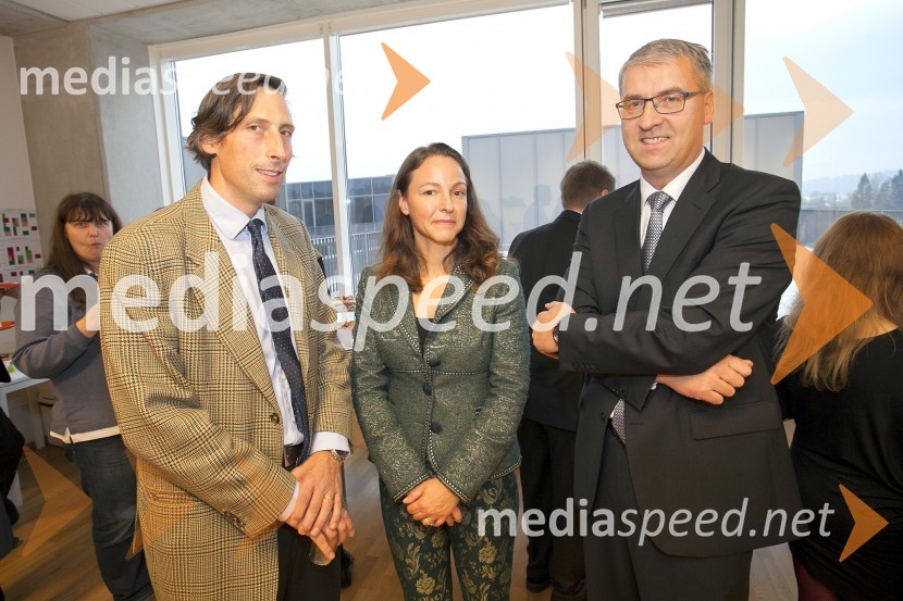  Tim Motaln;  Karin Motaln, predsednica društva staršev Britanske šole v Ljubljani;  Jernej Kolbl, direktor znamke Chevrolet za področje Slovenije, Hrvaške in BiHBritanska šola v Ljubljani, otvoritev novih prostorov