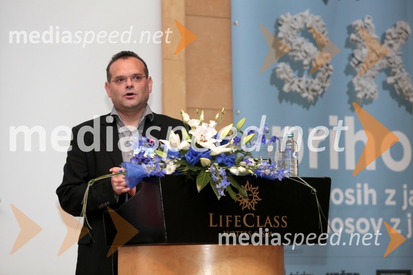 Iztok Verdnik,  predsednik Slovenskega društva za odnose z javnostmi18. SKOJ 2014, Slovenska konferenca za odnose z javnostmi, 1. dan