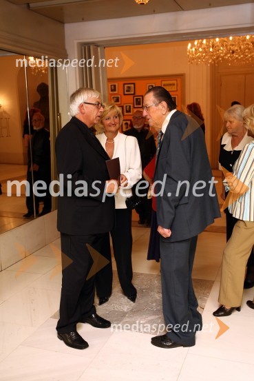 Aleks Štakul, pomočnik generalnega direktorja RTV Slovenija z ženo Marto in Vladimir Kobler, dirigent in nekdanji ravnatelj Opere SNG MariborPremiera opere Knez Igor v SNG Maribor