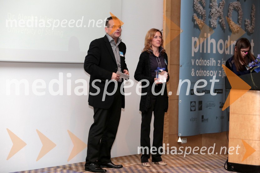  Iztok Verdnik,  predsednik Slovenskega društva za odnose z javnostmi; dr. Nataša Logar Berginc, Fakulteta za družbene vede, Univerza v Ljubljani18. SKOJ 2014, Slovenska konferenca za odnose z javnostmi, 1. dan