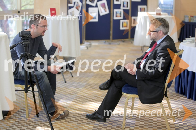  Domen Savič;  Russell Grossman, ABC, direktor komuniciranja britanskega ministrstva za gospodarstvo18. SKOJ 2014, Slovenska konferenca za odnose z javnostmi, 1. dan