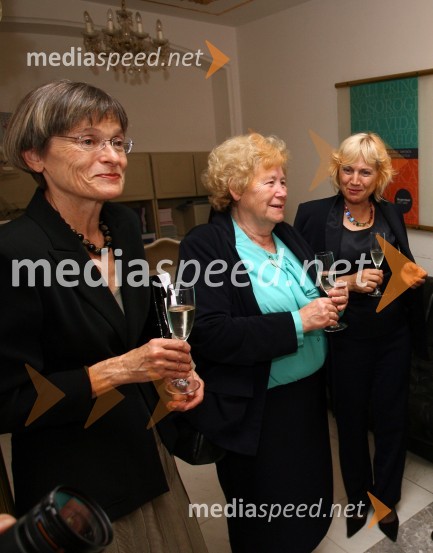 Breda Zupan, soproga dr. Jureta Zupana, ministra za znanost, visoko šolstvo in tehnologijo, akad. prof. dr. Zinka Zorko in Anka Krašna, akademska slikarkaPremiera opere Knez Igor v SNG Maribor