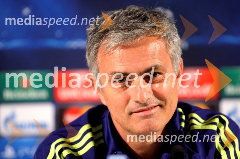  José Mourinho, trener ChelseaPrihod nogometašev Chelsea v Maribor