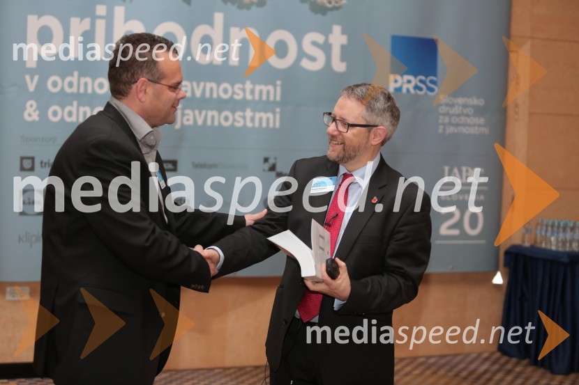  Iztok Verdnik,  predsednik Slovenskega društva za odnose z javnostmi;  Russell Grossman, ABC, direktor komuniciranja britanskega ministrstva za gospodarstvo18. SKOJ 2014, Slovenska konferenca za odnose z javnostmi, 1. dan