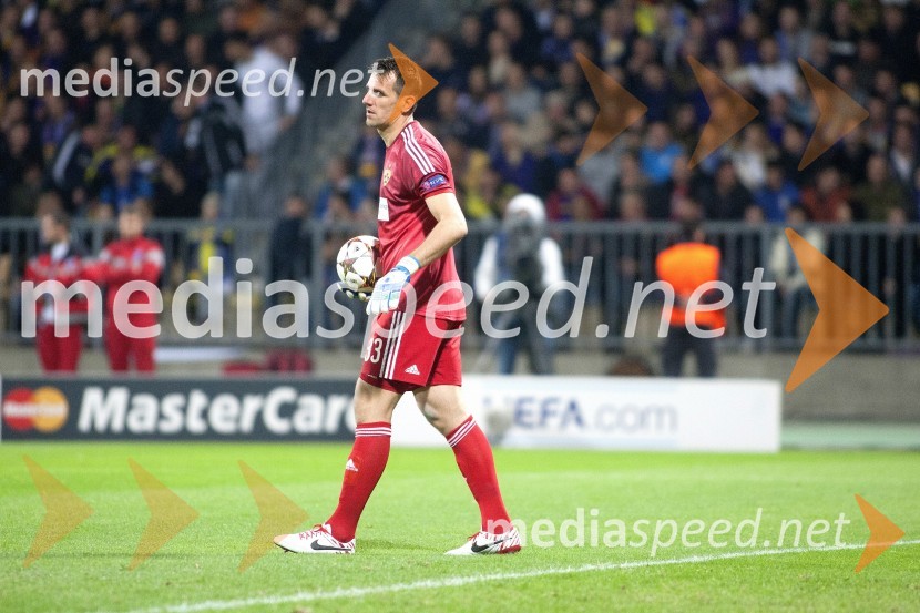  Jasmin Handanović, nogometaš, NK MariborIzenačenje veliko kot zmaga, NK Maribor izenačeno s FC Chelsea